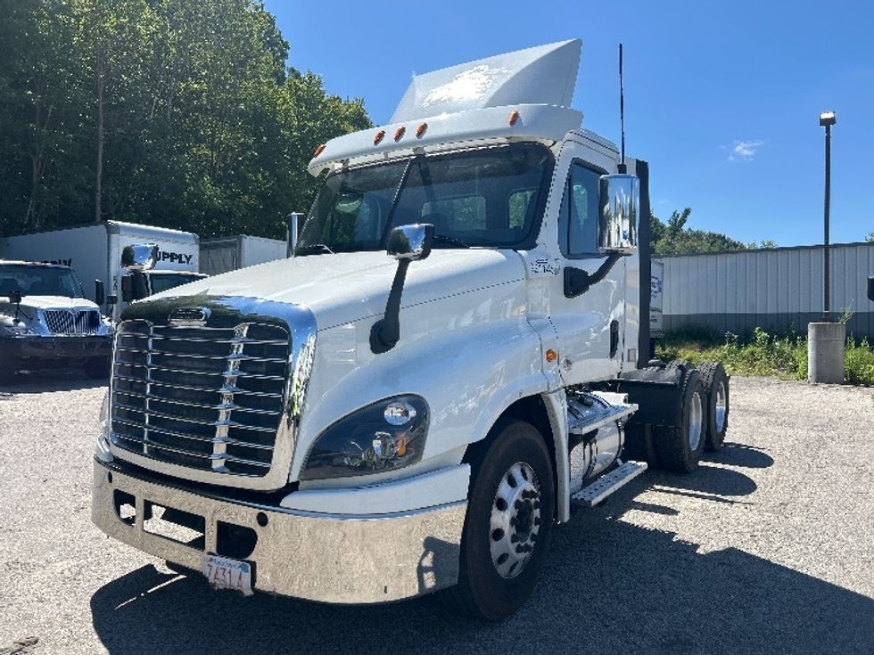 Day Cab Tractor-Heavy Duty Tractors-Freightliner-2019-Cascadia 12564ST-Auburn-MA-421,463\n\t\tmiles-$ 38,500 - Image 3