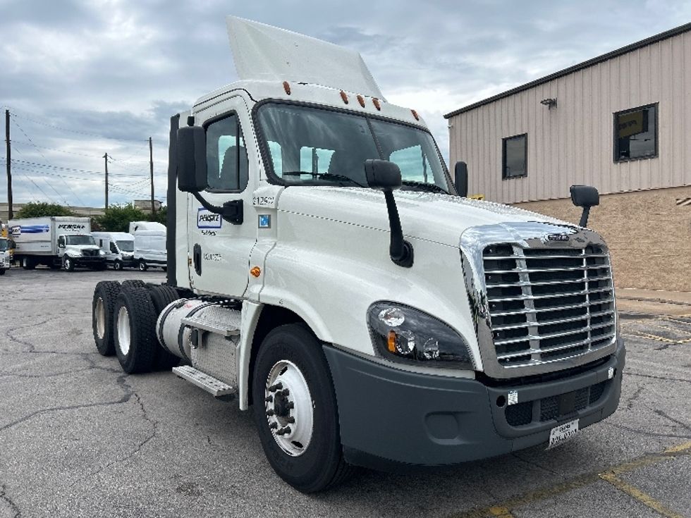 Day Cab Tractor-Heavy Duty Tractors-Freightliner-2019-Cascadia 12564ST-Austin-TX-186,928\n\t\tmiles-$ 57,250 - Image 1