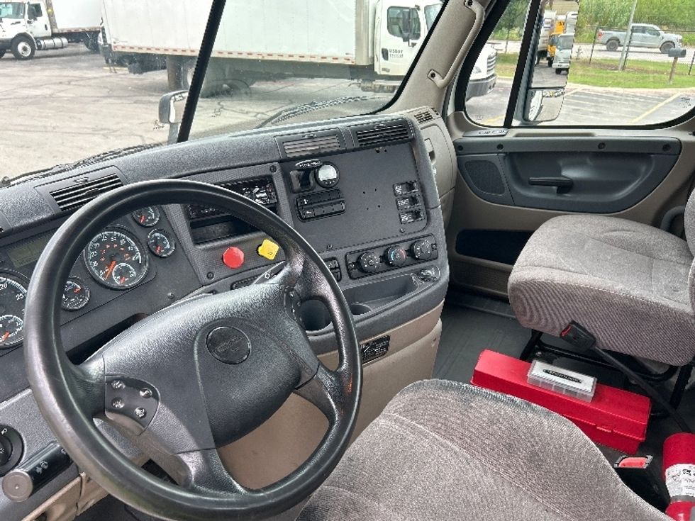 Day Cab Tractor-Heavy Duty Tractors-Freightliner-2019-Cascadia 12564ST-Austin-TX-186,928\n\t\tmiles-$ 57,250 - Image 10