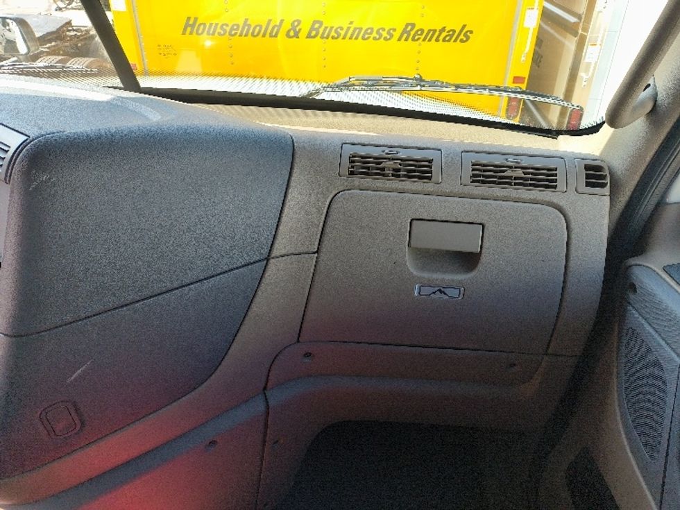 Day Cab Tractor-Heavy Duty Tractors-Freightliner-2019-Cascadia 12564ST-Austin-TX-186,928\n\t\tmiles-$ 57,250 - Image 13