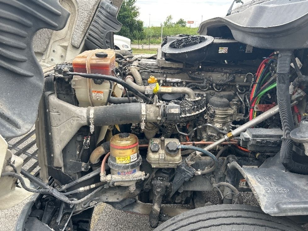 Day Cab Tractor-Heavy Duty Tractors-Freightliner-2019-Cascadia 12564ST-Austin-TX-186,928\n\t\tmiles-$ 57,250 - Image 16