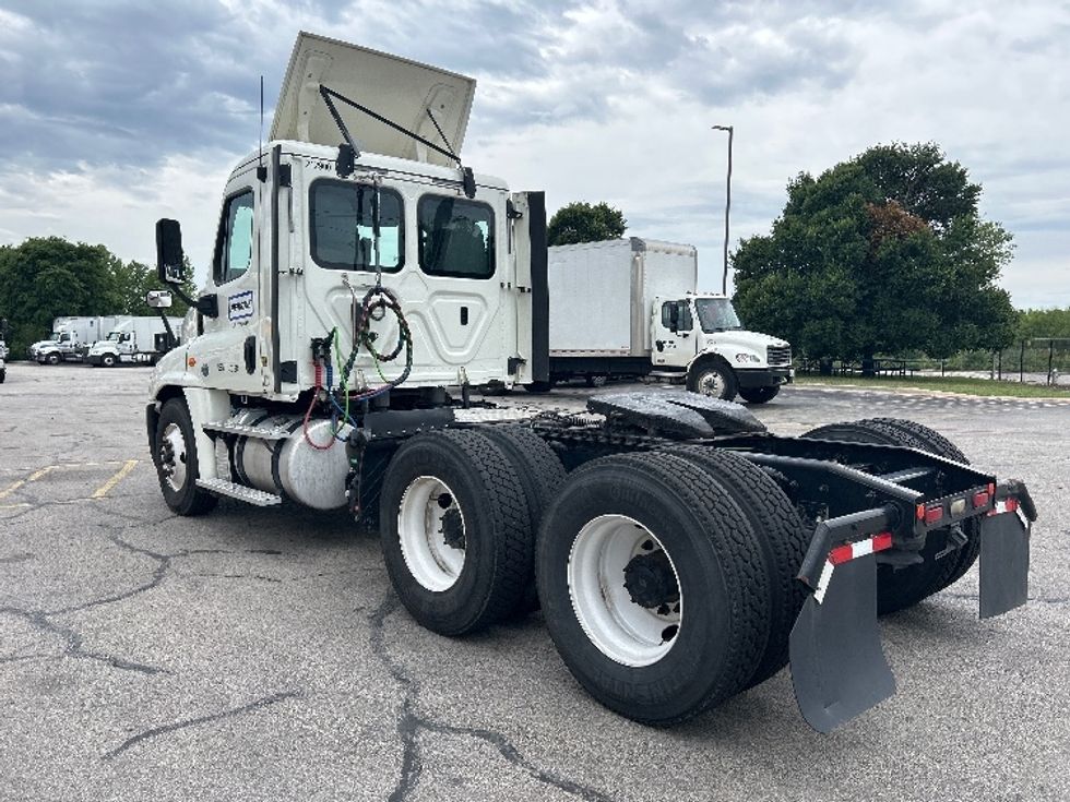 Day Cab Tractor-Heavy Duty Tractors-Freightliner-2019-Cascadia 12564ST-Austin-TX-186,928\n\t\tmiles-$ 57,250 - Image 5