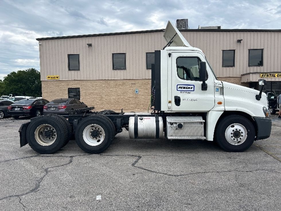 Day Cab Tractor-Heavy Duty Tractors-Freightliner-2019-Cascadia 12564ST-Austin-TX-186,928\n\t\tmiles-$ 57,250 - Image 8