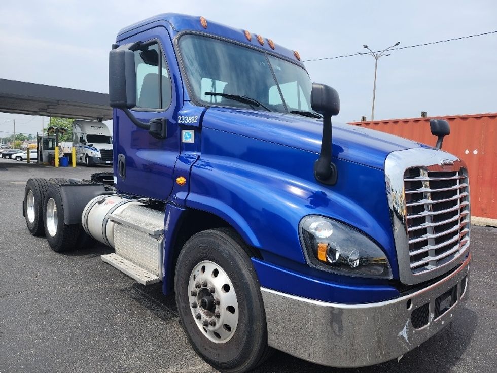 Day Cab Tractor-Heavy Duty Tractors-Freightliner-2019-Cascadia 12564ST-Baltimore-MD-147,474\n\t\tmiles-$ 52,750 - Image 1
