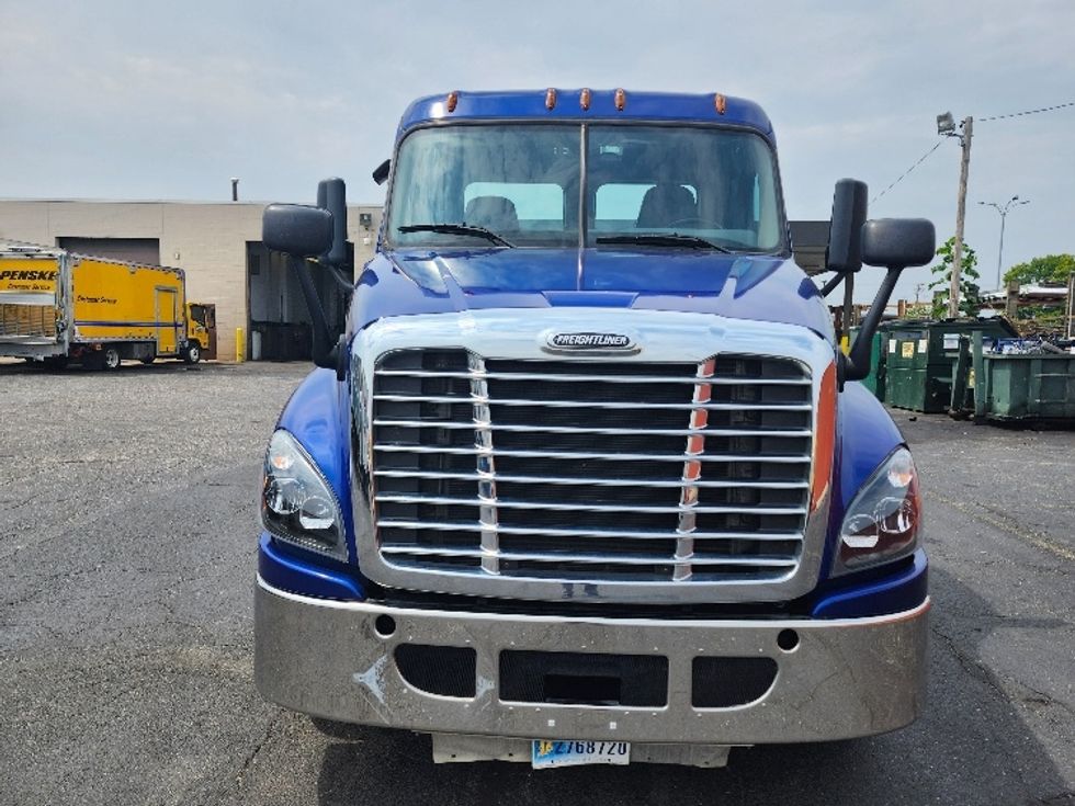 Day Cab Tractor-Heavy Duty Tractors-Freightliner-2019-Cascadia 12564ST-Baltimore-MD-147,474\n\t\tmiles-$ 52,750 - Image 2