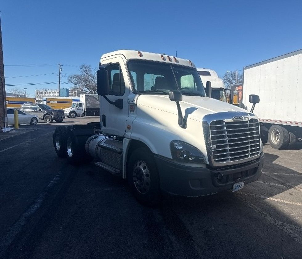 Day Cab Tractor-Heavy Duty Tractors-Freightliner-2019-Cascadia 12564ST-Baltimore-MD-192,019\n\t\tmiles-$ 45,750 - Image 1