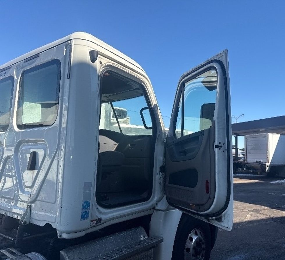 Day Cab Tractor-Heavy Duty Tractors-Freightliner-2019-Cascadia 12564ST-Baltimore-MD-192,019\n\t\tmiles-$ 45,750 - Image 10