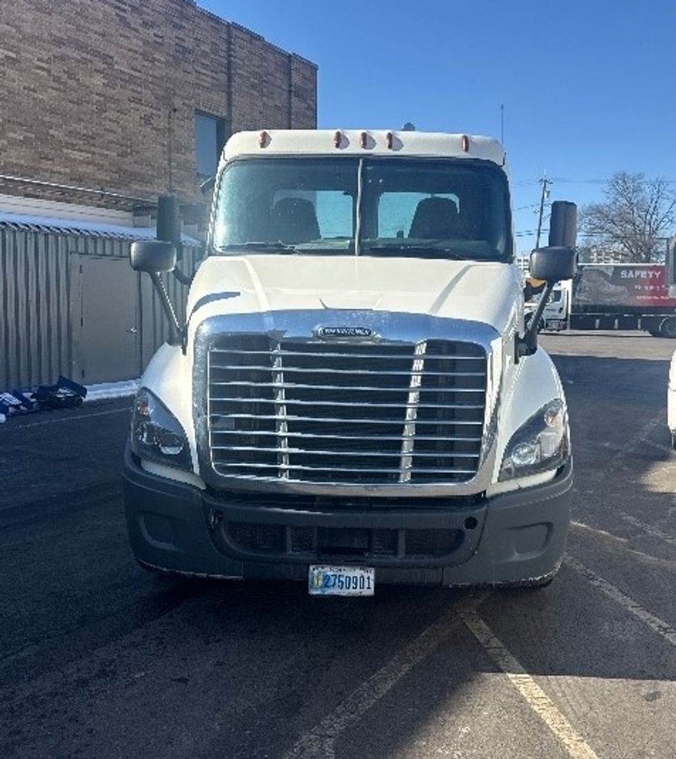 Day Cab Tractor-Heavy Duty Tractors-Freightliner-2019-Cascadia 12564ST-Baltimore-MD-192,019\n\t\tmiles-$ 45,750 - Image 2