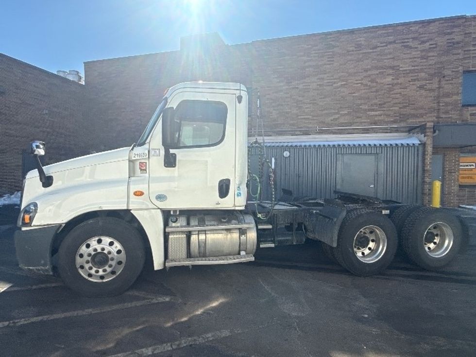Day Cab Tractor-Heavy Duty Tractors-Freightliner-2019-Cascadia 12564ST-Baltimore-MD-192,019\n\t\tmiles-$ 45,750 - Image 4