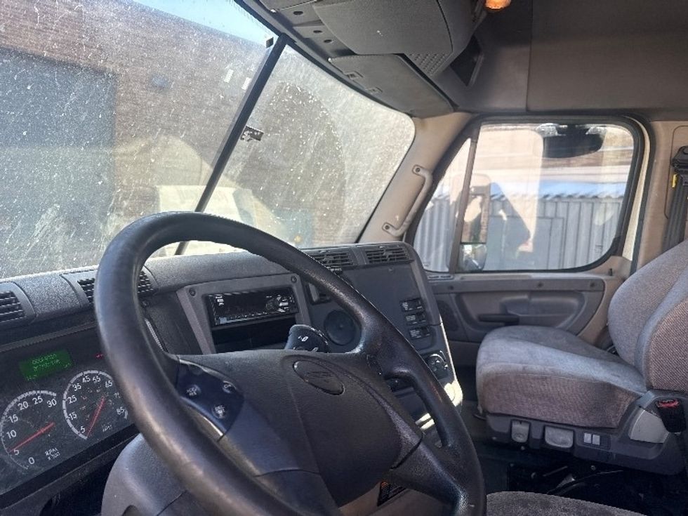 Day Cab Tractor-Heavy Duty Tractors-Freightliner-2019-Cascadia 12564ST-Baltimore-MD-220,999\n\t\tmiles-$ 44,250 - Image 10