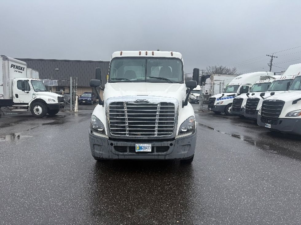 Day Cab Tractor-Heavy Duty Tractors-Freightliner-2019-Cascadia 12564ST-Baltimore-MD-220,999\n\t\tmiles-$ 44,250 - Image 2