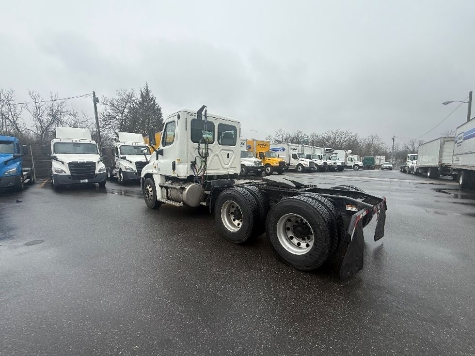 Day Cab Tractor-Heavy Duty Tractors-Freightliner-2019-Cascadia 12564ST-Baltimore-MD-220,999\n\t\tmiles-$ 44,250 - Image 5