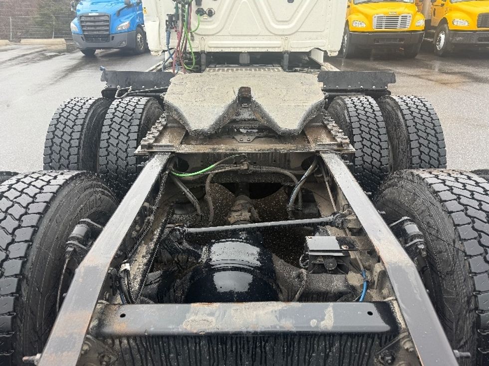 Day Cab Tractor-Heavy Duty Tractors-Freightliner-2019-Cascadia 12564ST-Baltimore-MD-220,999\n\t\tmiles-$ 44,250 - Image 6