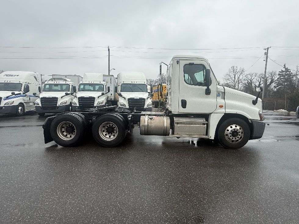 Day Cab Tractor-Heavy Duty Tractors-Freightliner-2019-Cascadia 12564ST-Baltimore-MD-220,999\n\t\tmiles-$ 44,250 - Image 8
