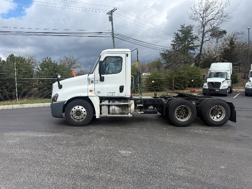 Day Cab Tractor-Heavy Duty Tractors-Freightliner-2019-Cascadia 12564ST-Baltimore-MD-258,198\n\t\tmiles-$ 42,500 - Image 4