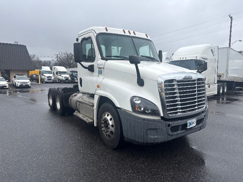 Day Cab Tractor-Heavy Duty Tractors-Freightliner-2019-Cascadia 12564ST-Baltimore-MD-260,690\n\t\tmiles-$ 42,500 - Image 1