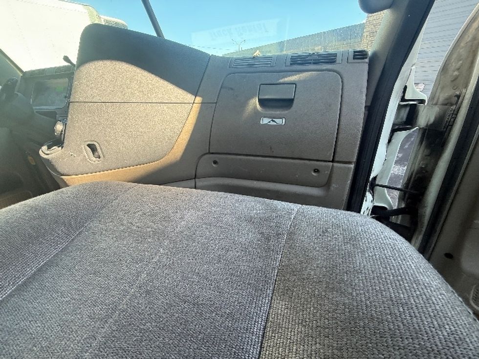 Day Cab Tractor-Heavy Duty Tractors-Freightliner-2019-Cascadia 12564ST-Baltimore-MD-260,690\n\t\tmiles-$ 42,500 - Image 12