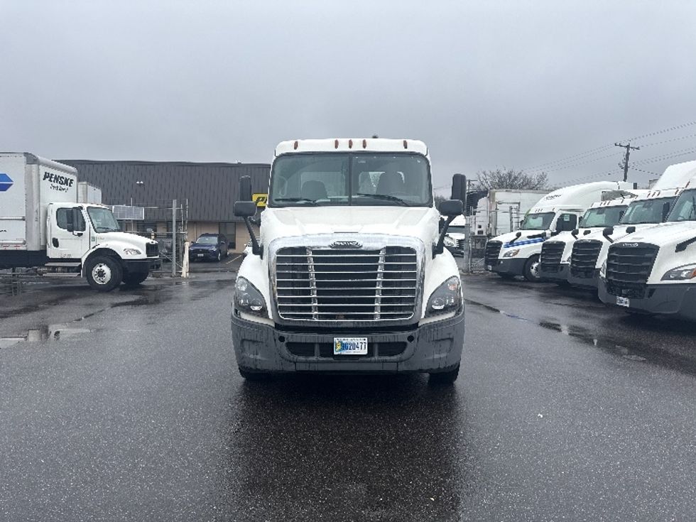 Day Cab Tractor-Heavy Duty Tractors-Freightliner-2019-Cascadia 12564ST-Baltimore-MD-260,690\n\t\tmiles-$ 42,500 - Image 2