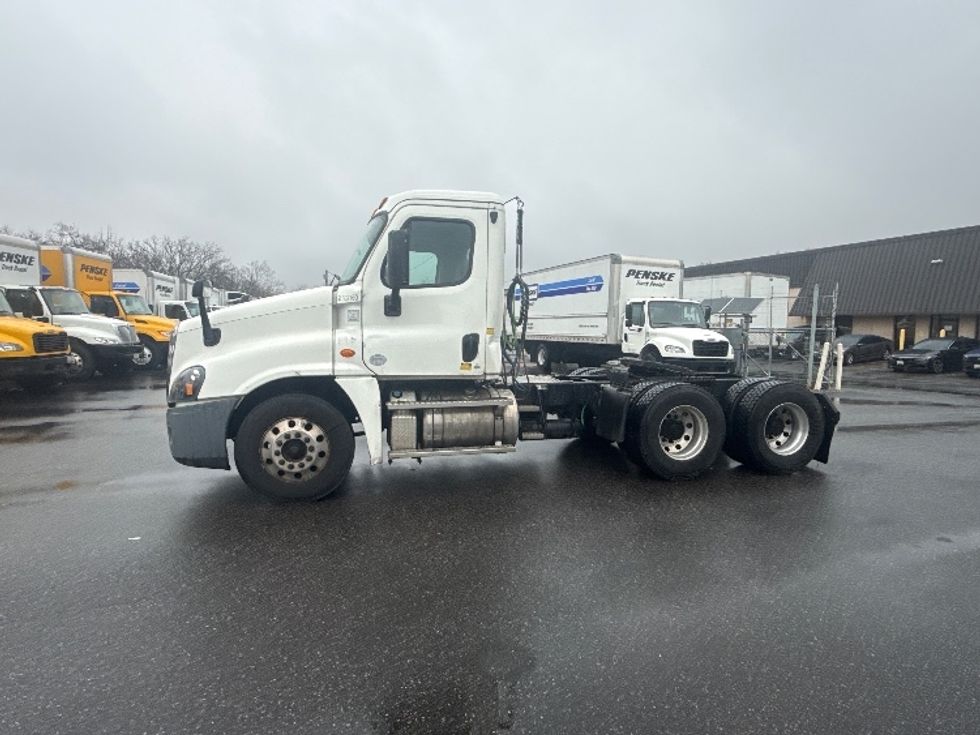 Day Cab Tractor-Heavy Duty Tractors-Freightliner-2019-Cascadia 12564ST-Baltimore-MD-260,690\n\t\tmiles-$ 42,500 - Image 4