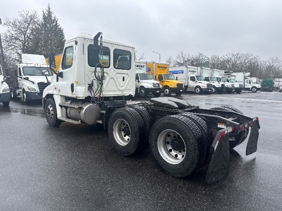 Day Cab Tractor-Heavy Duty Tractors-Freightliner-2019-Cascadia 12564ST-Baltimore-MD-260,690\n\t\tmiles-$ 42,500 - Image 5