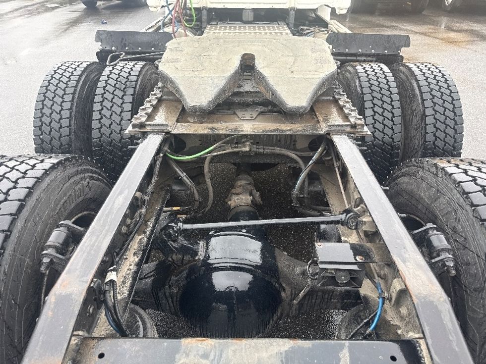 Day Cab Tractor-Heavy Duty Tractors-Freightliner-2019-Cascadia 12564ST-Baltimore-MD-260,690\n\t\tmiles-$ 42,500 - Image 6