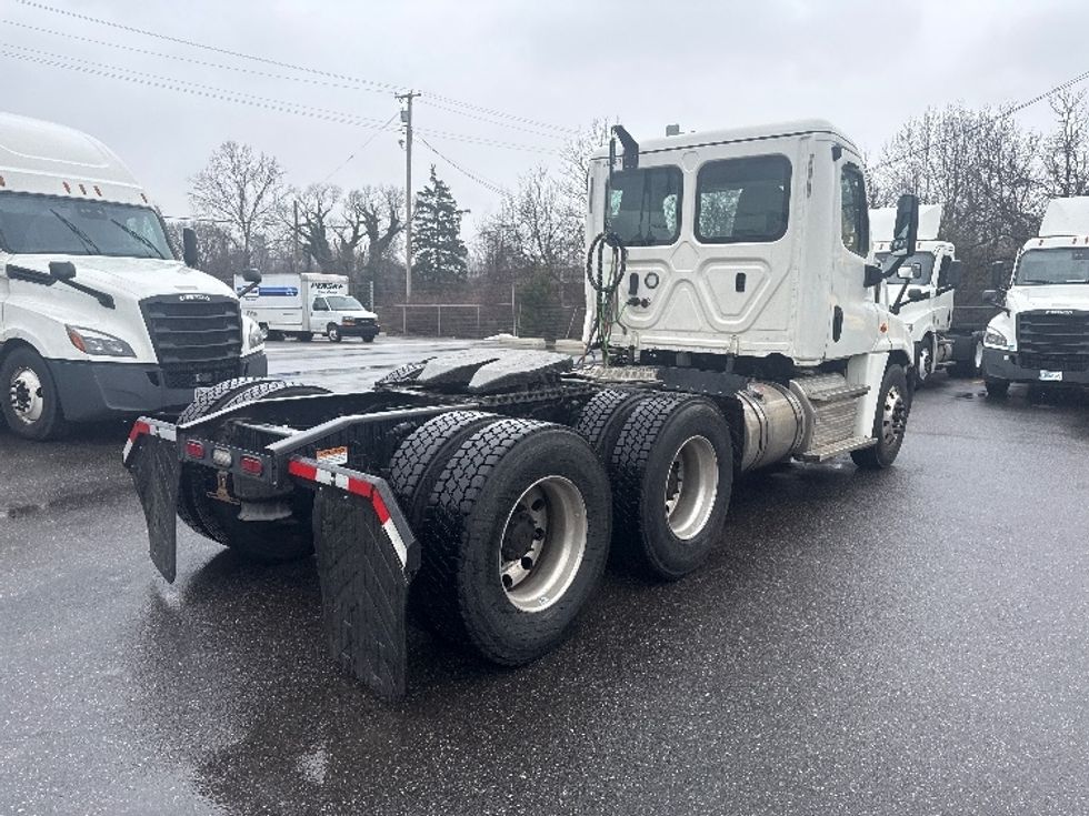 Day Cab Tractor-Heavy Duty Tractors-Freightliner-2019-Cascadia 12564ST-Baltimore-MD-260,690\n\t\tmiles-$ 42,500 - Image 7