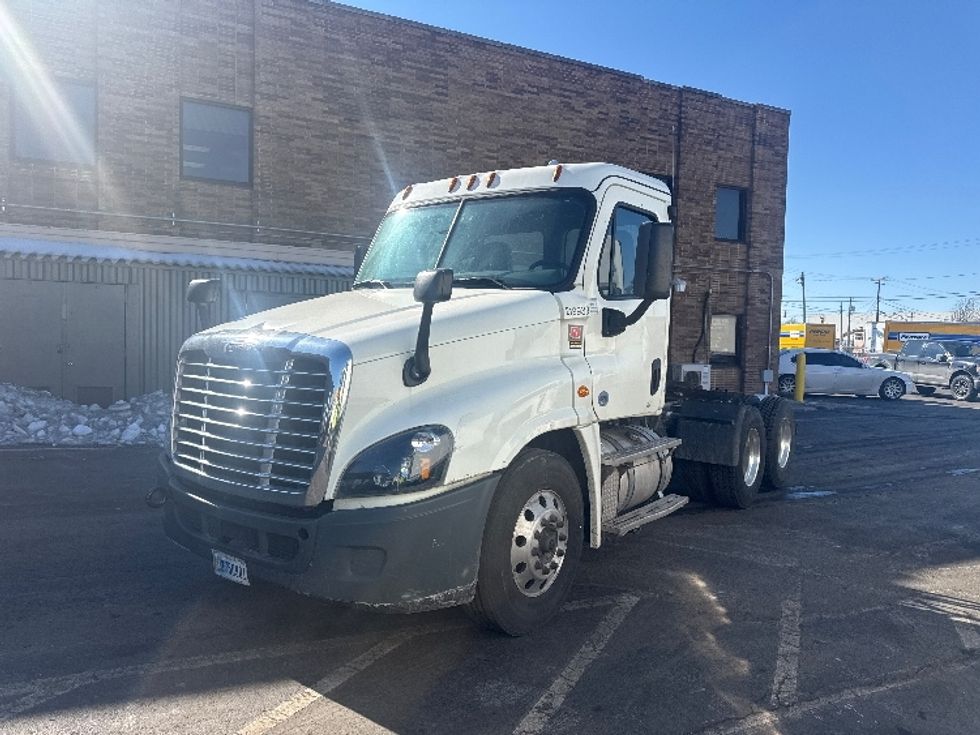 Day Cab Tractor-Heavy Duty Tractors-Freightliner-2019-Cascadia 12564ST-Baltimore-MD-267,114\n\t\tmiles-$ 42,000 - Image 3