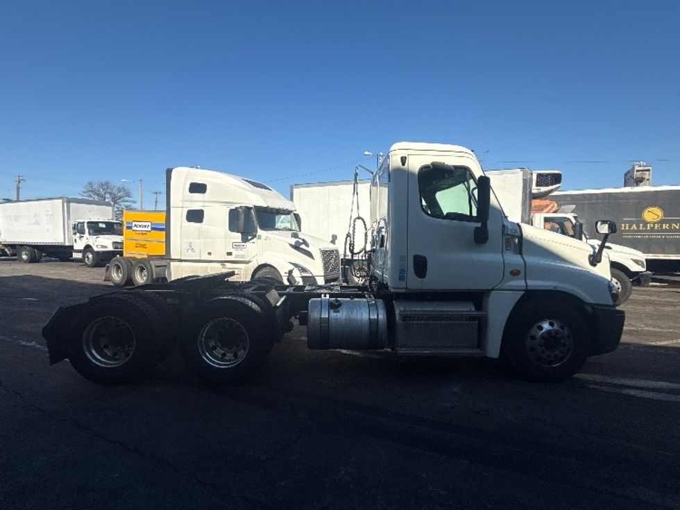 Day Cab Tractor-Heavy Duty Tractors-Freightliner-2019-Cascadia 12564ST-Baltimore-MD-267,114\n\t\tmiles-$ 42,000 - Image 8