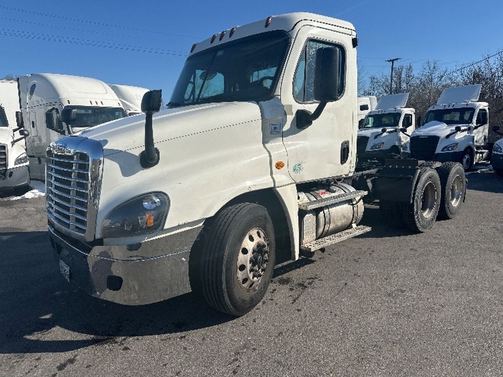 Day Cab Tractor-Heavy Duty Tractors-Freightliner-2019-Cascadia 12564ST-Baltimore-MD-270,259\n\t\tmiles-$ 42,000 - Image 1