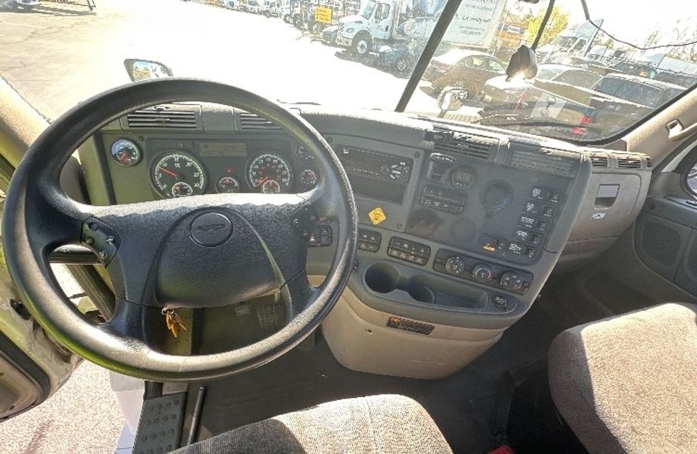Day Cab Tractor-Heavy Duty Tractors-Freightliner-2019-Cascadia 12564ST-Baltimore-MD-270,259\n\t\tmiles-$ 42,000 - Image 10