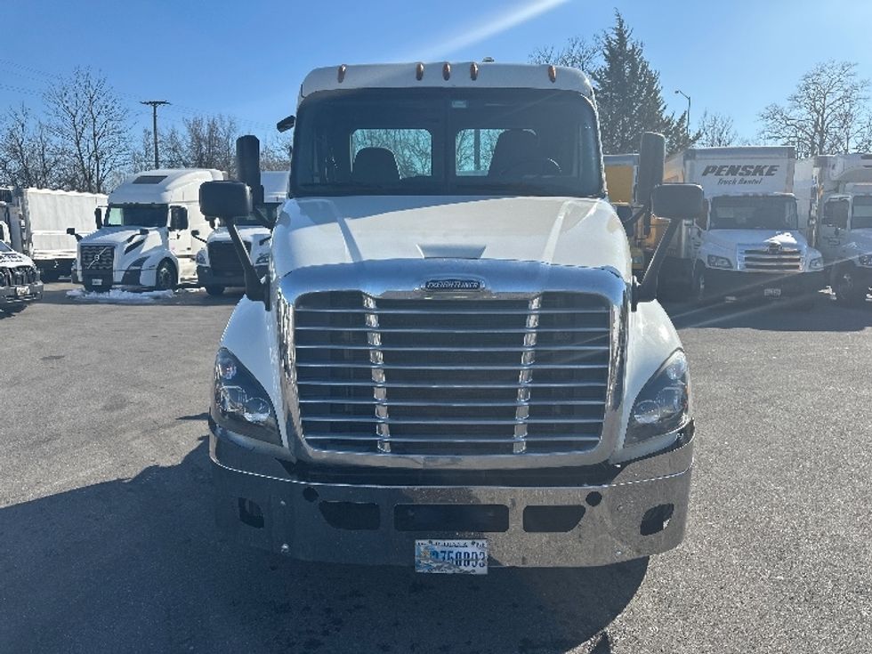 Day Cab Tractor-Heavy Duty Tractors-Freightliner-2019-Cascadia 12564ST-Baltimore-MD-270,259\n\t\tmiles-$ 42,000 - Image 2