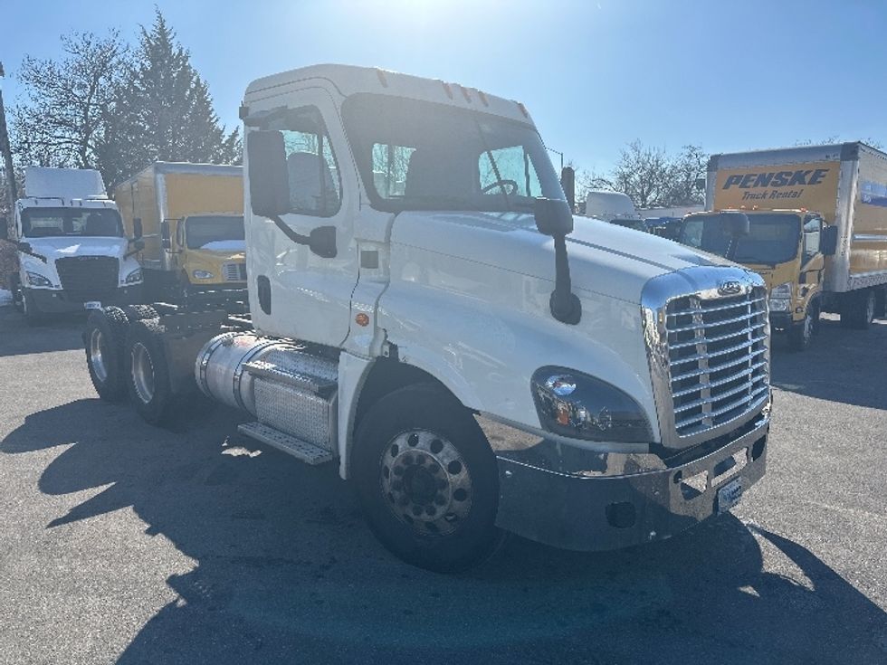 Day Cab Tractor-Heavy Duty Tractors-Freightliner-2019-Cascadia 12564ST-Baltimore-MD-270,259\n\t\tmiles-$ 42,000 - Image 3