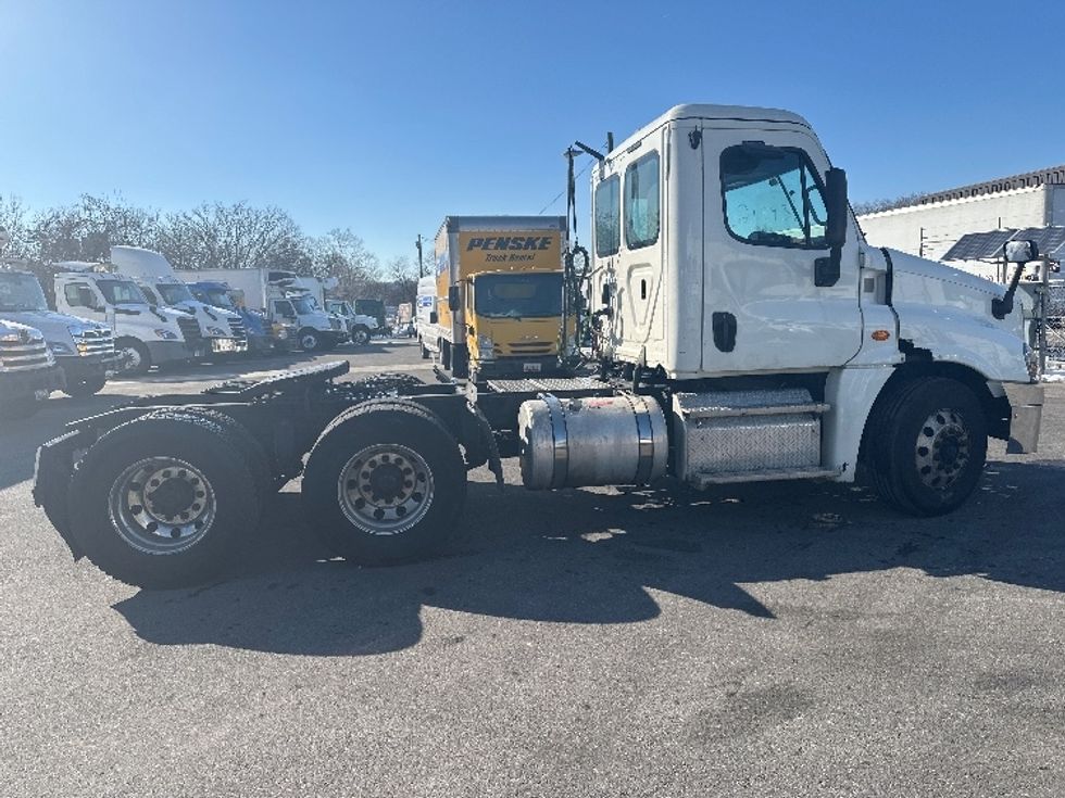 Day Cab Tractor-Heavy Duty Tractors-Freightliner-2019-Cascadia 12564ST-Baltimore-MD-270,259\n\t\tmiles-$ 42,000 - Image 8