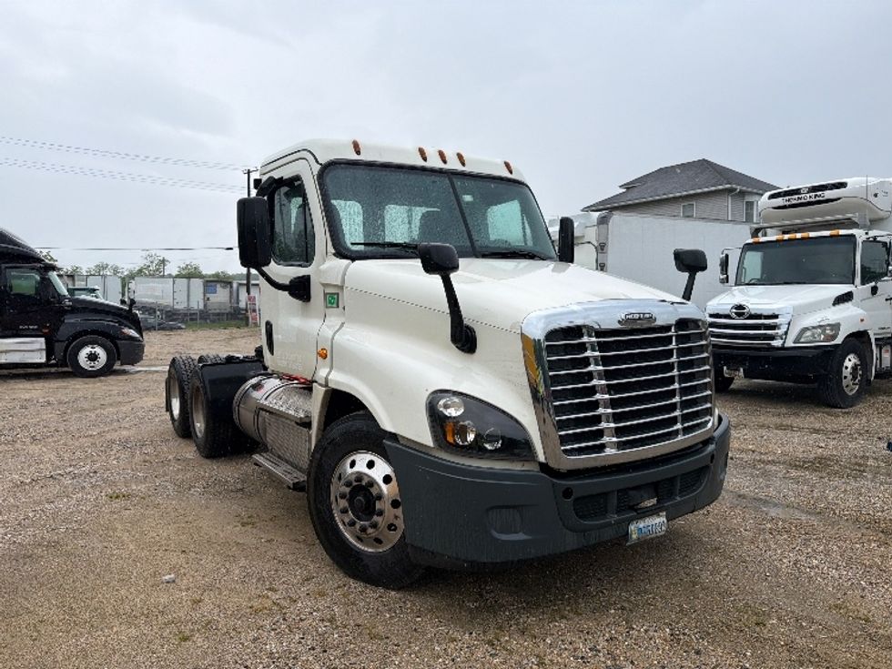 Day Cab Tractor-Heavy Duty Tractors-Freightliner-2019-Cascadia 12564ST-Baltimore-MD-272,742\n\t\tmiles-$ 45,250 - Image 1