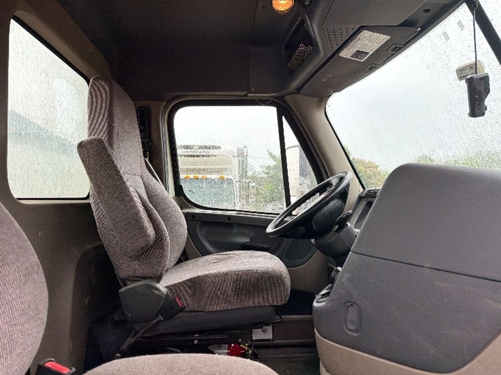 Day Cab Tractor-Heavy Duty Tractors-Freightliner-2019-Cascadia 12564ST-Baltimore-MD-272,742\n\t\tmiles-$ 45,250 - Image 14