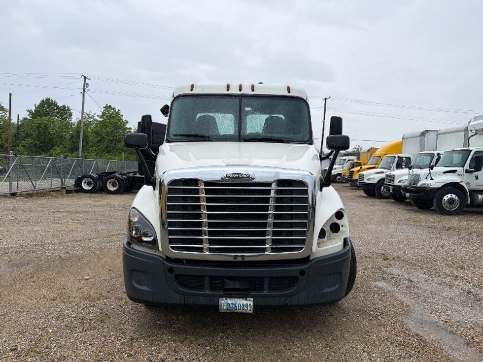 Day Cab Tractor-Heavy Duty Tractors-Freightliner-2019-Cascadia 12564ST-Baltimore-MD-272,742\n\t\tmiles-$ 45,250 - Image 2