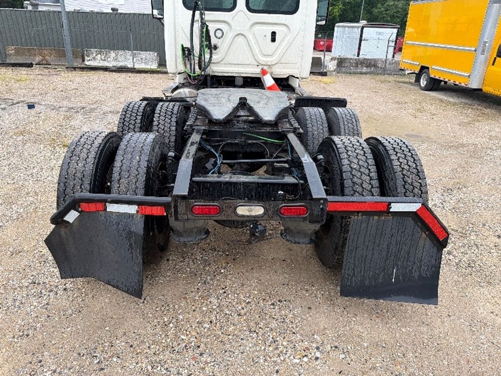 Day Cab Tractor-Heavy Duty Tractors-Freightliner-2019-Cascadia 12564ST-Baltimore-MD-272,742\n\t\tmiles-$ 45,250 - Image 6