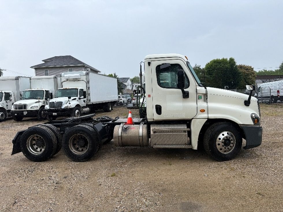 Day Cab Tractor-Heavy Duty Tractors-Freightliner-2019-Cascadia 12564ST-Baltimore-MD-272,742\n\t\tmiles-$ 45,250 - Image 8
