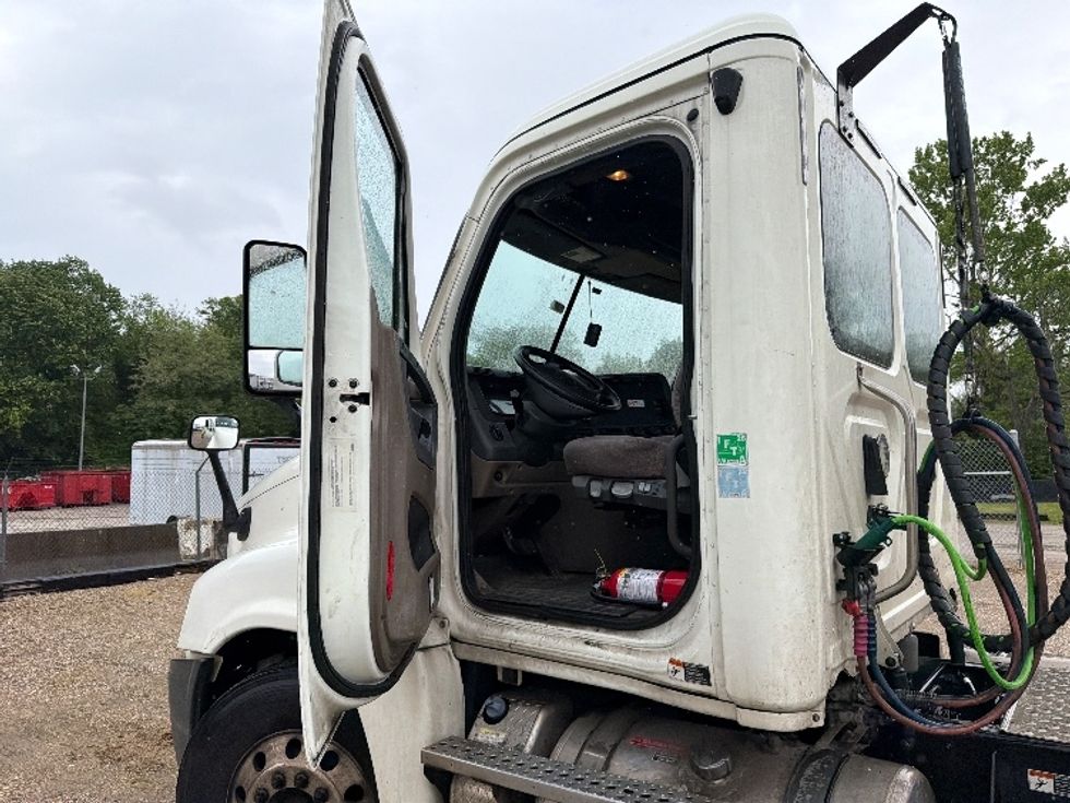 Day Cab Tractor-Heavy Duty Tractors-Freightliner-2019-Cascadia 12564ST-Baltimore-MD-272,742\n\t\tmiles-$ 45,250 - Image 9
