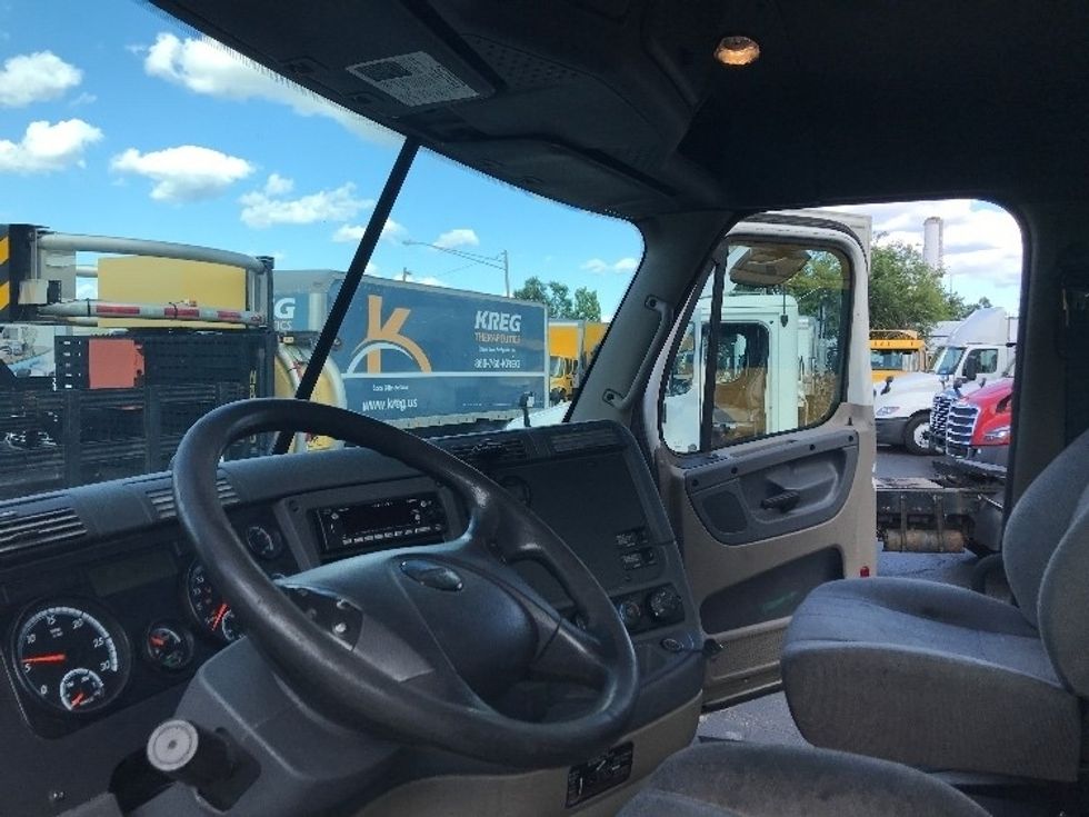 Day Cab Tractor-Heavy Duty Tractors-Freightliner-2019-Cascadia 12564ST-Baltimore-MD-279,379\n\t\tmiles-$ 41,500 - Image 10