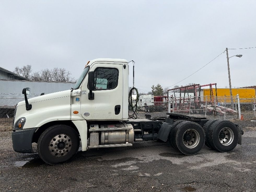 Day Cab Tractor-Heavy Duty Tractors-Freightliner-2019-Cascadia 12564ST-Baltimore-MD-279,379\n\t\tmiles-$ 41,500 - Image 4