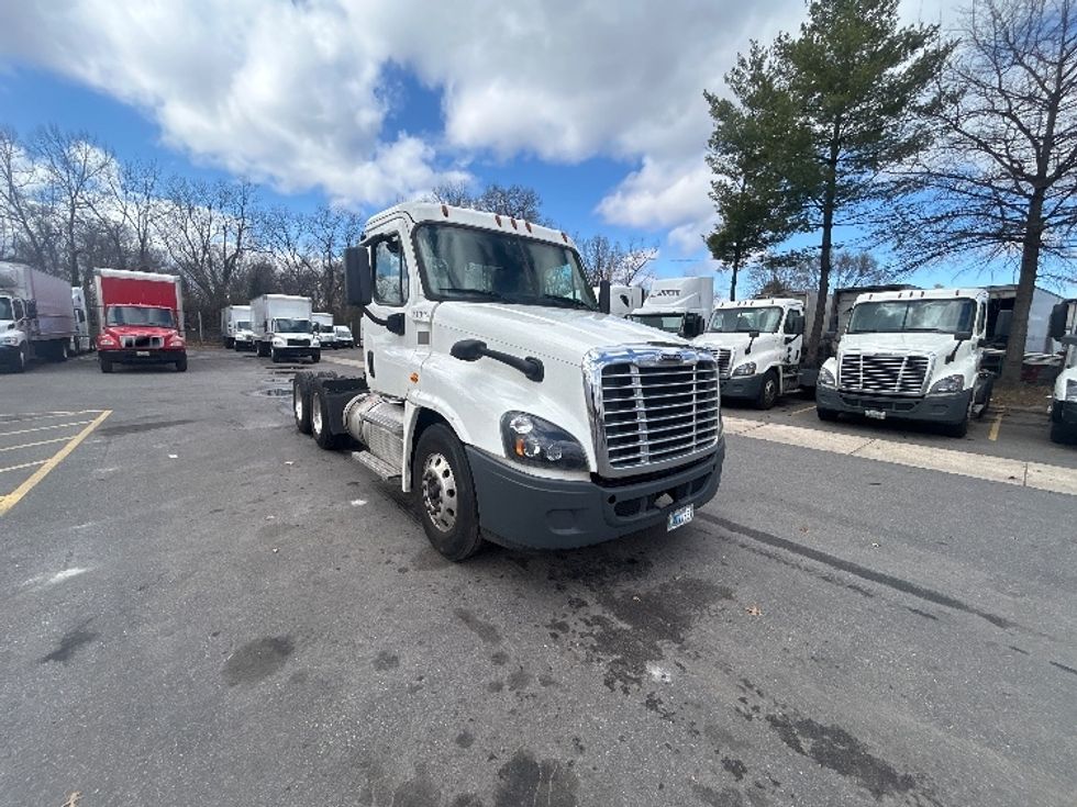 Day Cab Tractor-Heavy Duty Tractors-Freightliner-2019-Cascadia 12564ST-Baltimore-MD-285,643\n\t\tmiles-$ 41,250 - Image 1