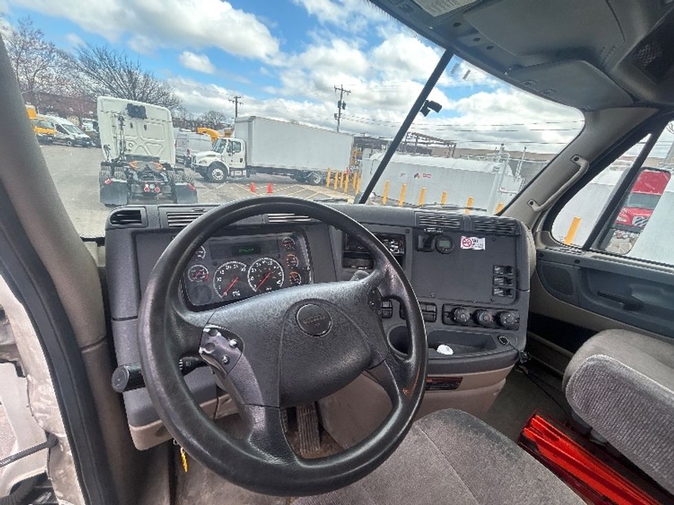 Day Cab Tractor-Heavy Duty Tractors-Freightliner-2019-Cascadia 12564ST-Baltimore-MD-285,643\n\t\tmiles-$ 41,250 - Image 11