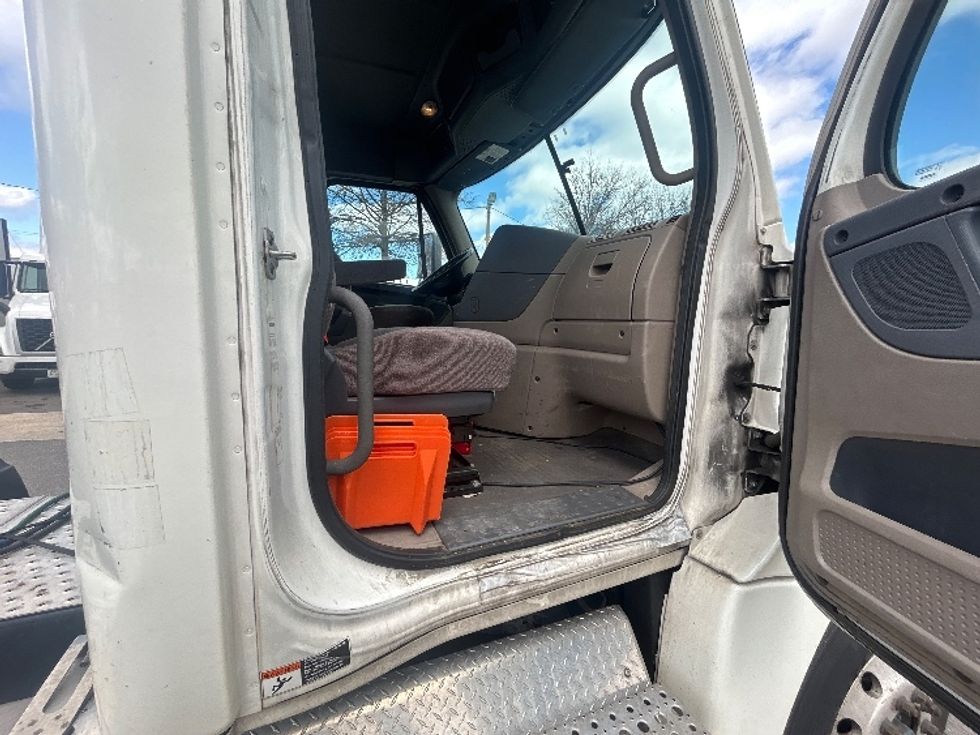 Day Cab Tractor-Heavy Duty Tractors-Freightliner-2019-Cascadia 12564ST-Baltimore-MD-285,643\n\t\tmiles-$ 41,250 - Image 12