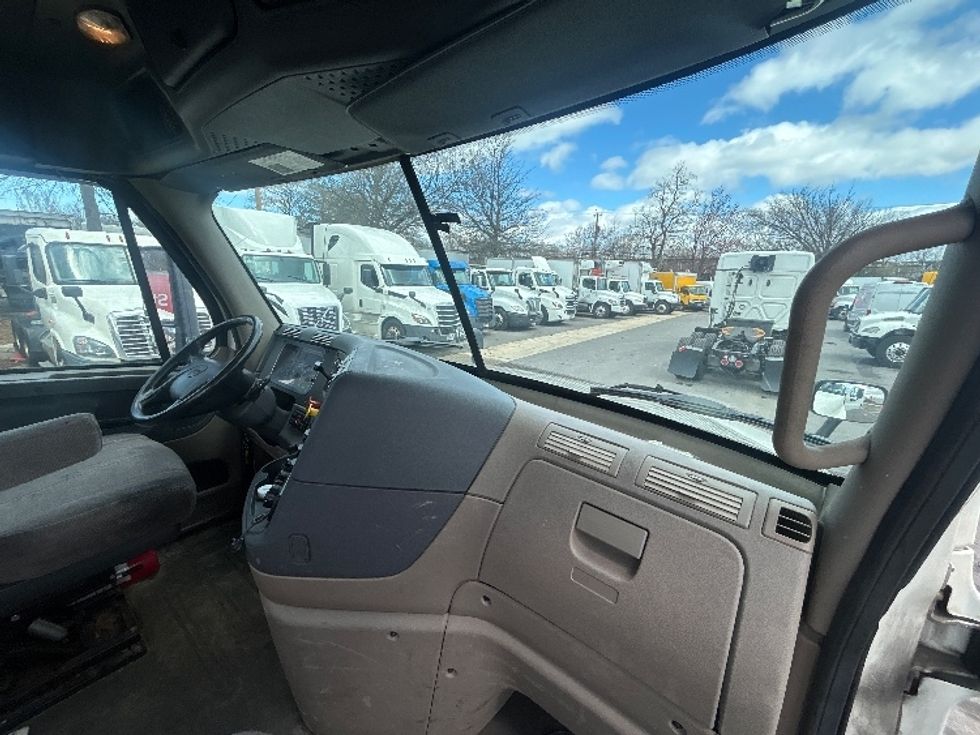 Day Cab Tractor-Heavy Duty Tractors-Freightliner-2019-Cascadia 12564ST-Baltimore-MD-285,643\n\t\tmiles-$ 41,250 - Image 13