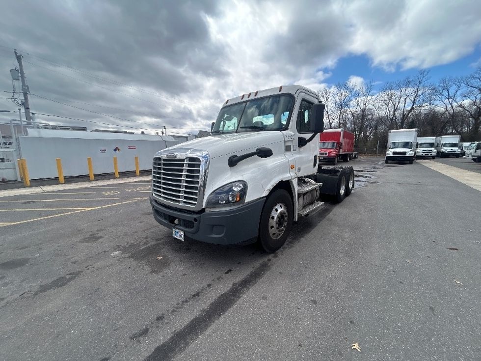 Day Cab Tractor-Heavy Duty Tractors-Freightliner-2019-Cascadia 12564ST-Baltimore-MD-285,643\n\t\tmiles-$ 41,250 - Image 3
