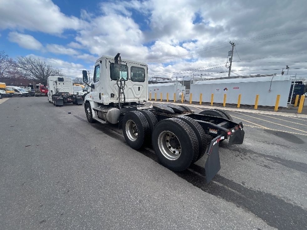 Day Cab Tractor-Heavy Duty Tractors-Freightliner-2019-Cascadia 12564ST-Baltimore-MD-285,643\n\t\tmiles-$ 41,250 - Image 5