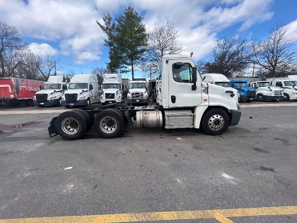 Day Cab Tractor-Heavy Duty Tractors-Freightliner-2019-Cascadia 12564ST-Baltimore-MD-285,643\n\t\tmiles-$ 41,250 - Image 8