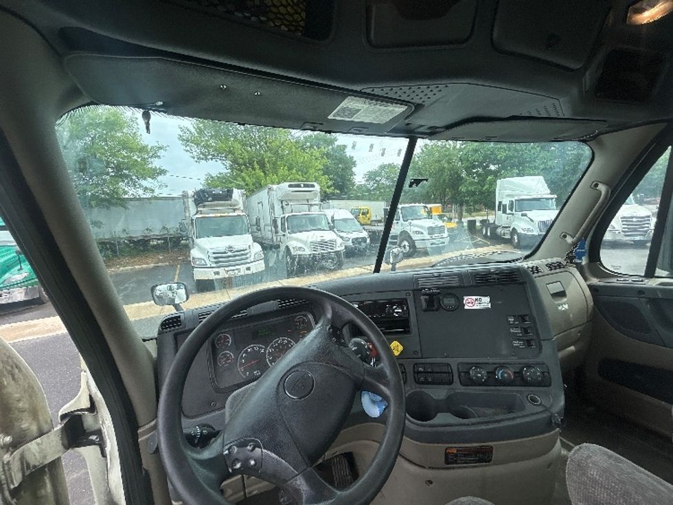 Day Cab Tractor-Heavy Duty Tractors-Freightliner-2019-Cascadia 12564ST-Baltimore-MD-296,137\n\t\tmiles-$ 42,750 - Image 11