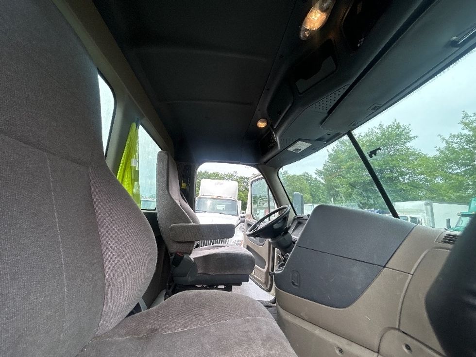 Day Cab Tractor-Heavy Duty Tractors-Freightliner-2019-Cascadia 12564ST-Baltimore-MD-296,137\n\t\tmiles-$ 42,750 - Image 14